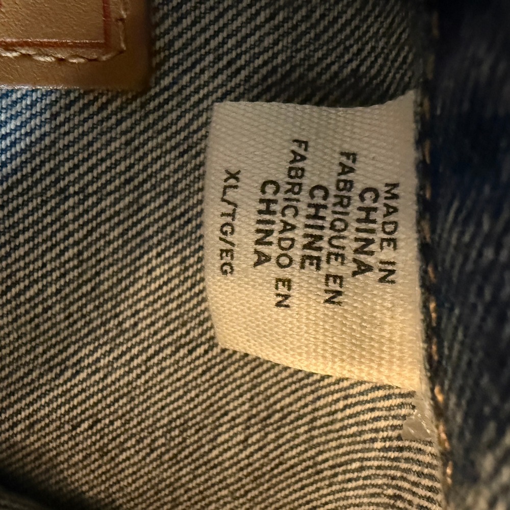 Levi Strauss & Co Mens XL Distressed Trucker Jacket Light Wash Blue 72334-0296 - Picture 12 of 16